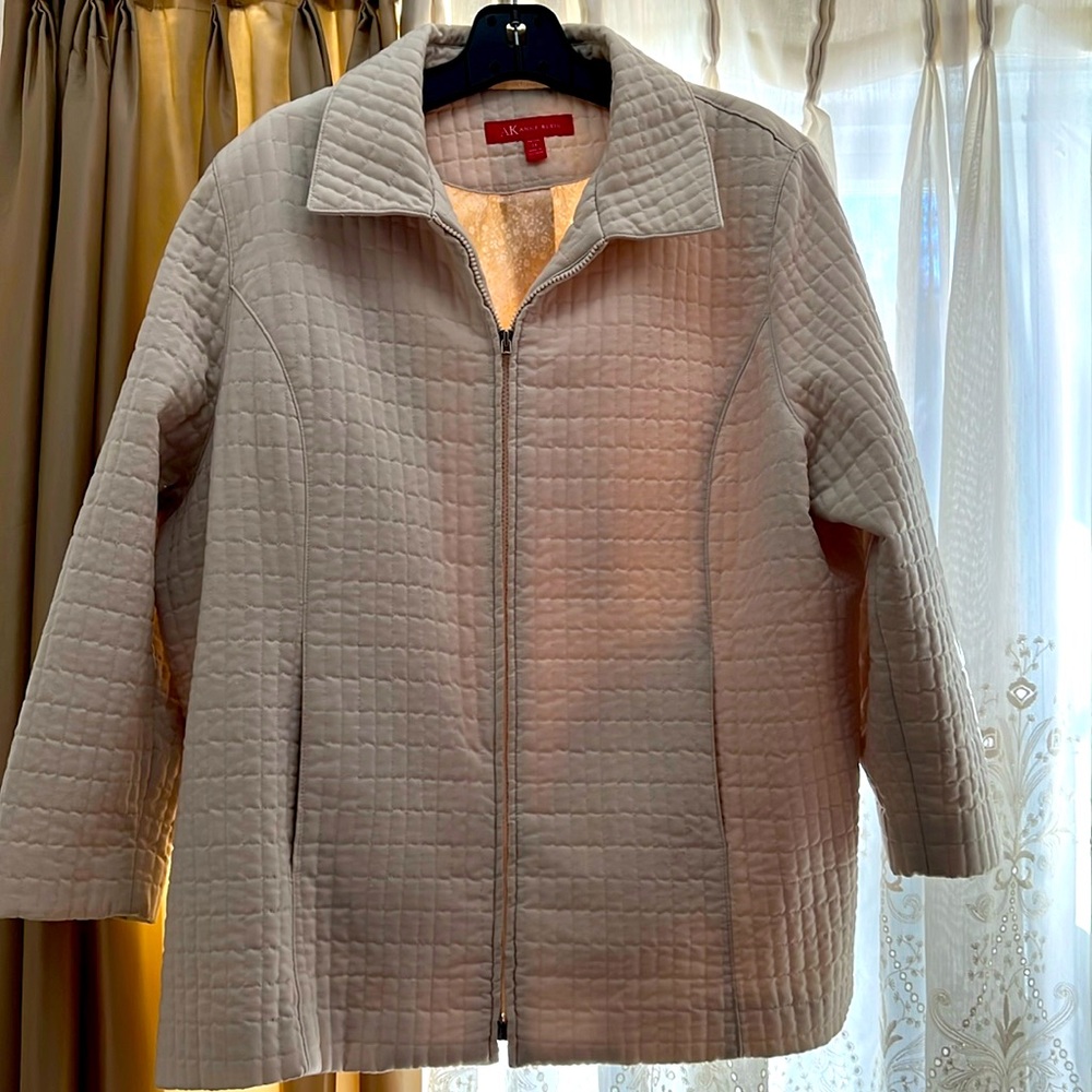 Anne Klein woman’s  2x/3x PETITE jacket off white/cream  nice & Comfortable.